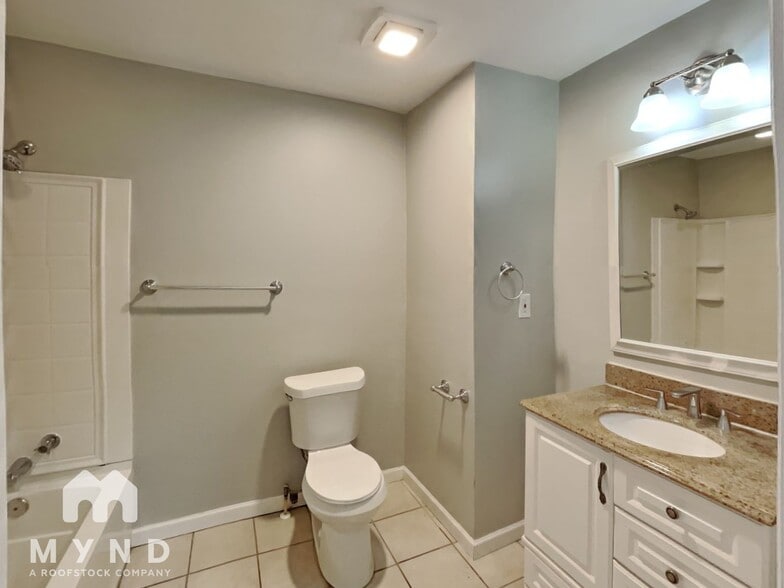 Building Photo - 617 5th Way