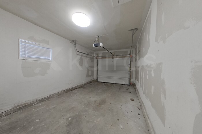 Building Photo - 230 E Colonial Dr