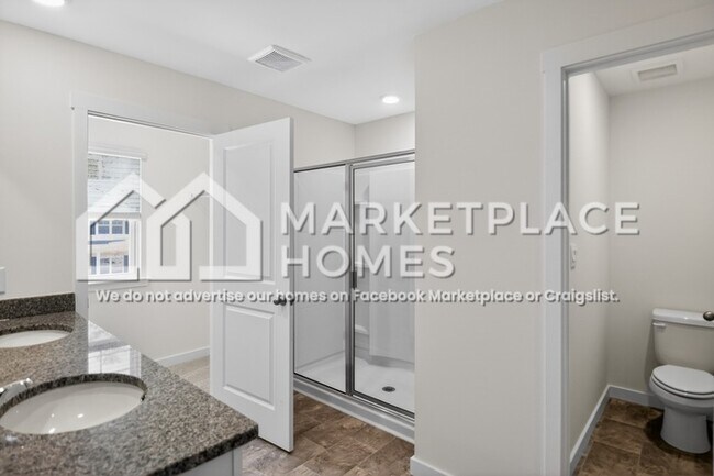 Building Photo - 3220 Highline Dr