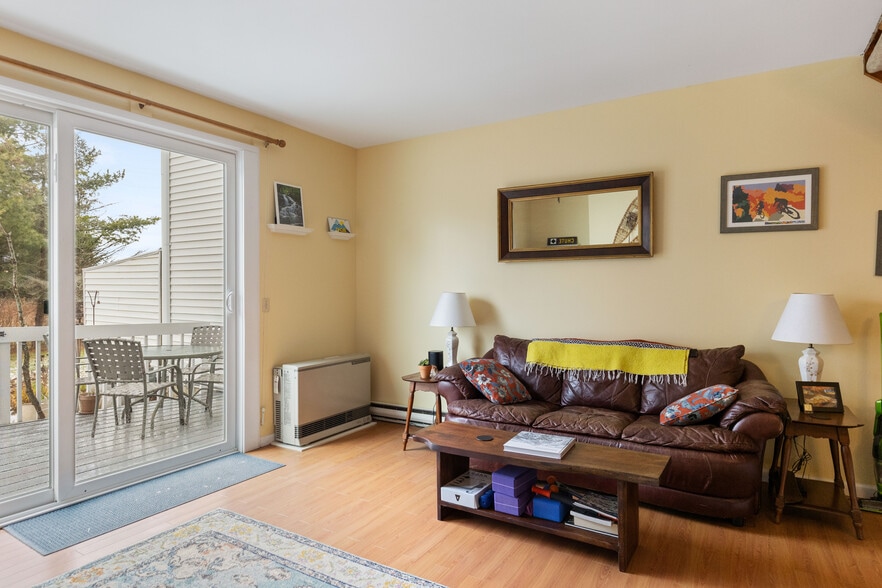 Building Photo - 453 Westview Cir