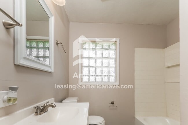 Building Photo - 2195 Mountview Cir