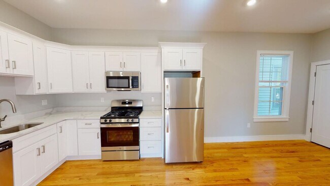Building Photo - 1621 Tremont St