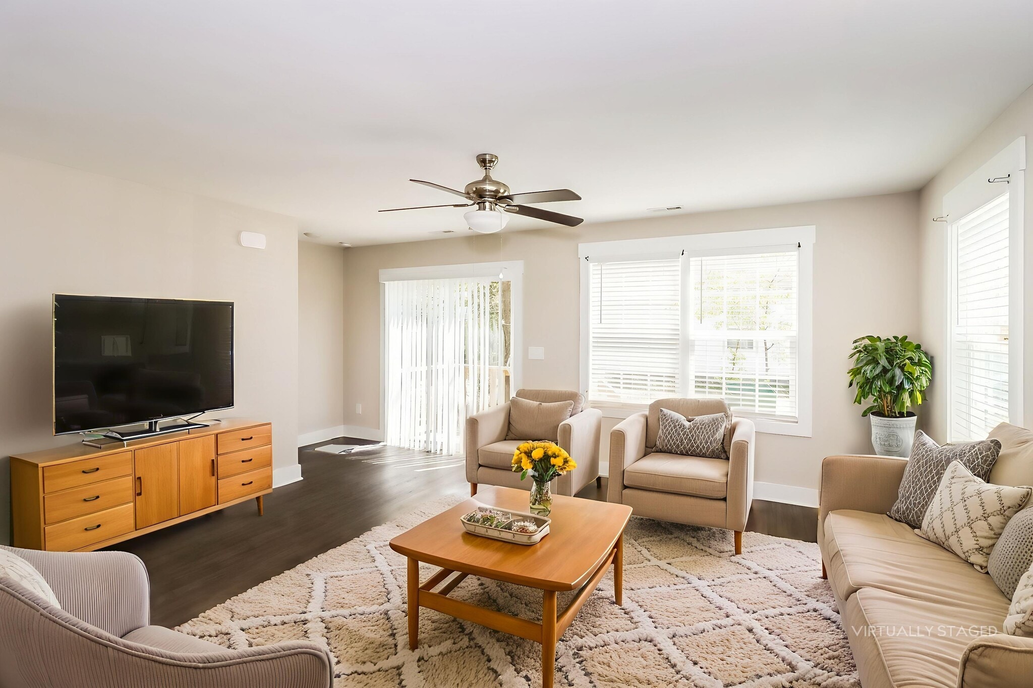 Building Photo - 1016 N Oakwood St