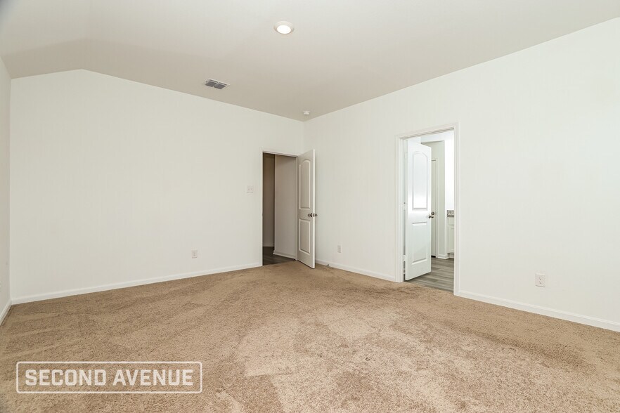 Building Photo - 10911 Lafayette Lp