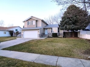 Building Photo - Updated 4 Bd 3 Ba Home in Sandy