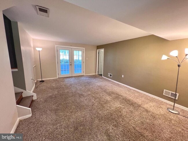 Building Photo - 2208 Jamaica Dr