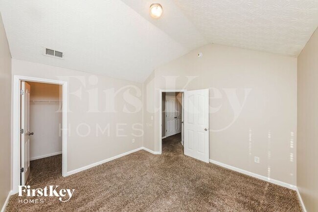 Building Photo - 419 Lake Ridge Ln