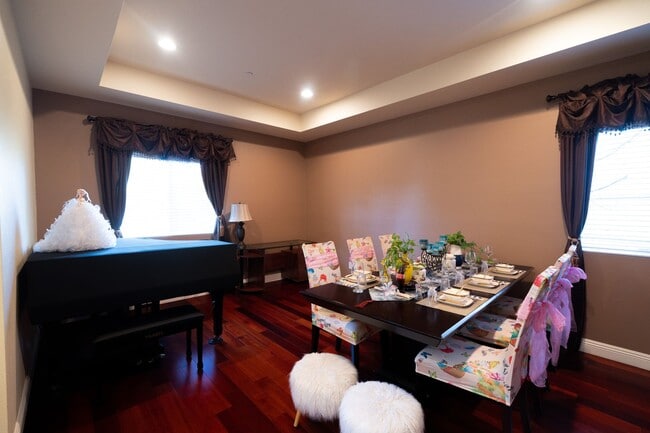 Building Photo - 1410 Encino Ave