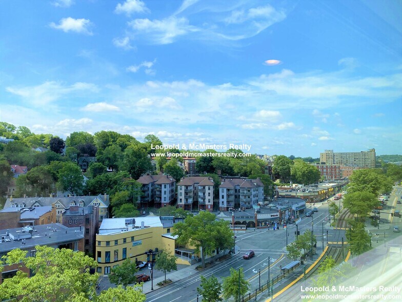 Building Photo - 1592 Beacon St