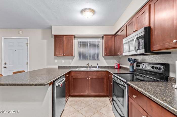 Building Photo - 1014 E Spence Ave