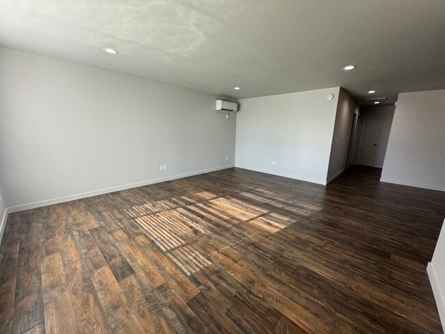 Building Photo - Newer 3 Bed 2 Bath Home In Roseburg