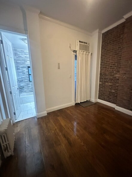 Building Photo - East 10th Street