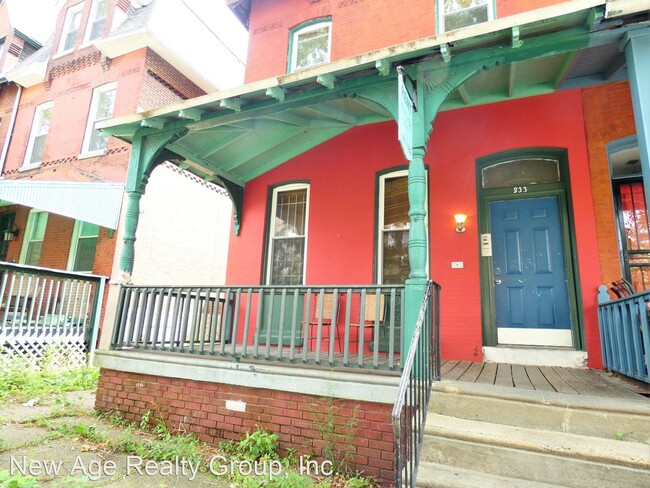 Building Photo - 833 N Preston St