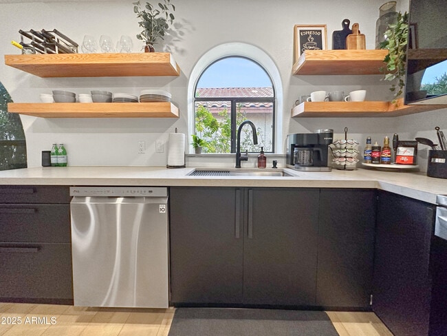 Building Photo - 16653 N 59th St