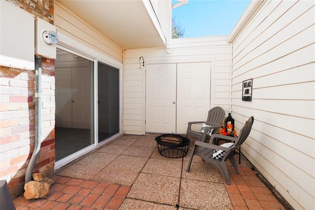 Building Photo - 1963 Shorewood Dr