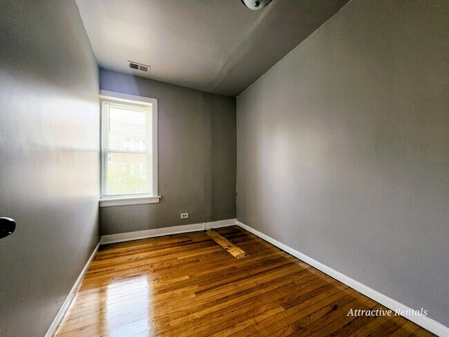 Building Photo - 1617 W 78th St