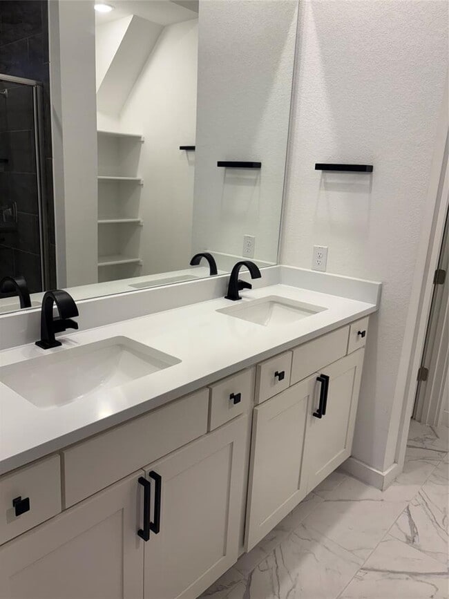 Building Photo - 200 Dycus Bnd