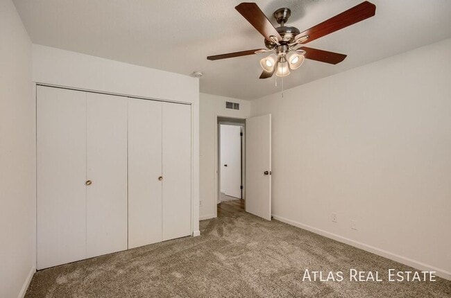 Building Photo - 3115 S Kachina Dr