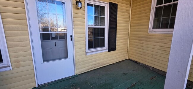 Building Photo - 72 Common St