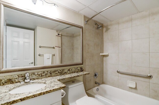 Building Photo - 6102 Seawall Blvd