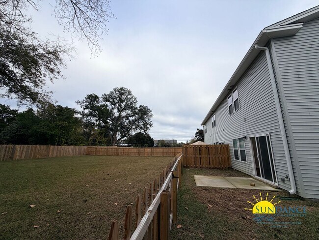 Building Photo - Brand-New 3 Bedroom Townhome in Fort Walton Beach!