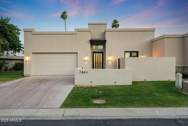 Building Photo - 7861 E Vía Marina