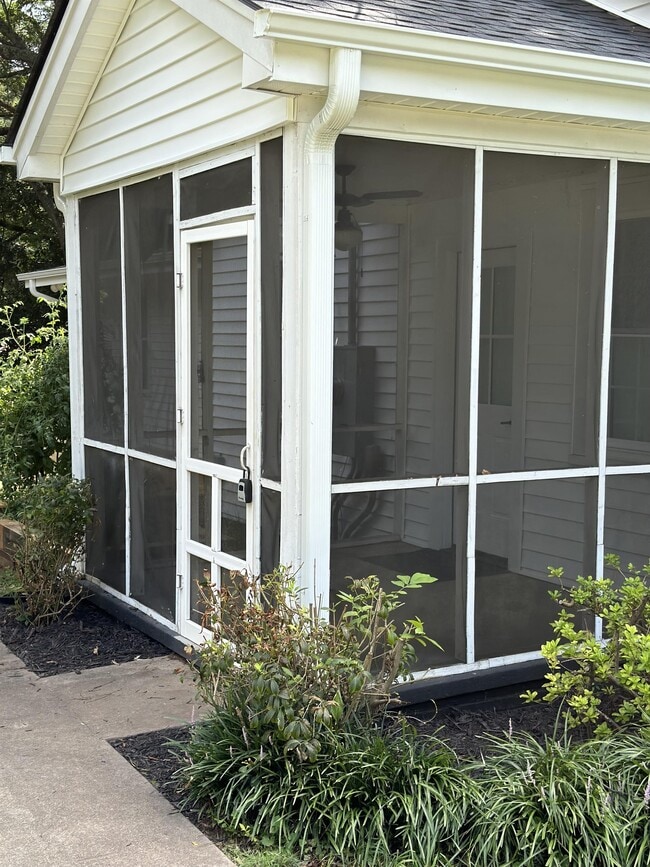 Building Photo - 109 Augusta St