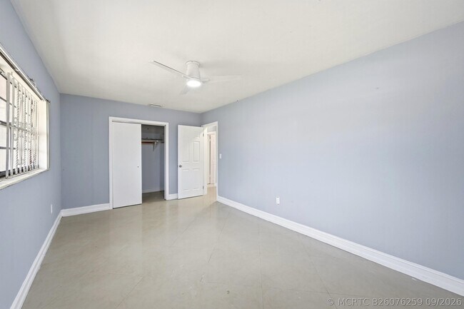 Building Photo - 740 E Evanston Cir