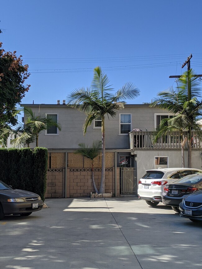 Front of the building - 3365 Overland Ave