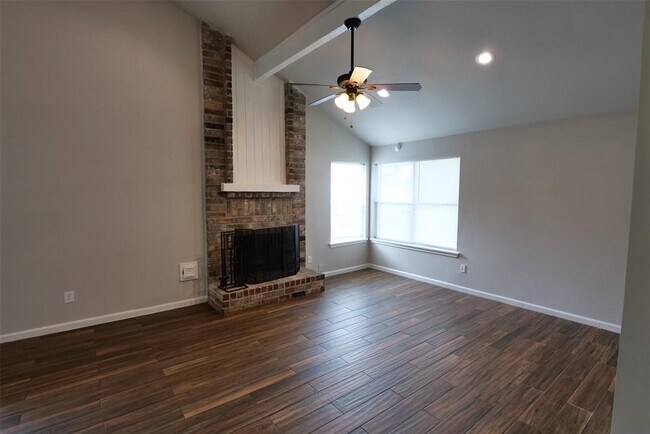 Building Photo - 15311 Mondrian Dr