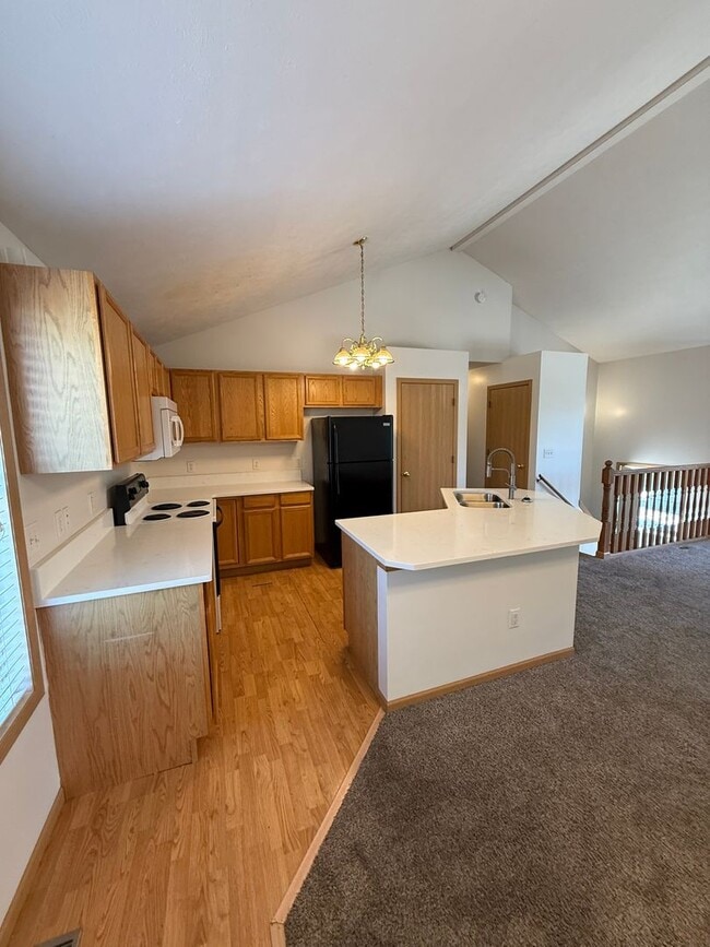 Building Photo - Nice Family Home in Great Neighborhood