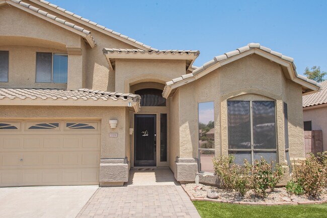 Building Photo - 5924 E Woodridge Dr