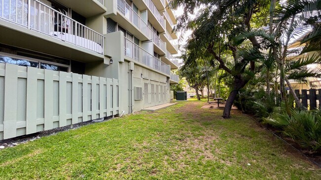 Building Photo - Conveniently located Iolani Regent 1Bed 1B...