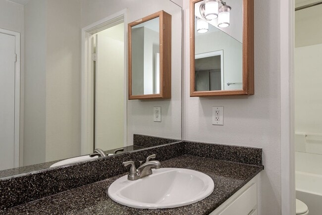 Building Photo - Amazing, Quiet University City Condo For Rent