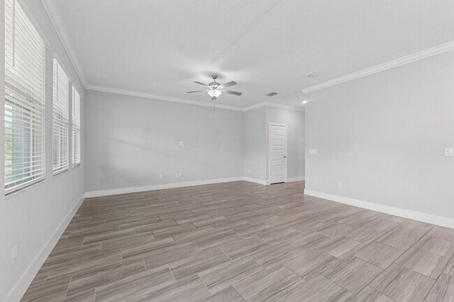 Building Photo - Stunning 4 BR + LOFT /2.5 BA/ 2 CG home in Gorgeous Bexley!