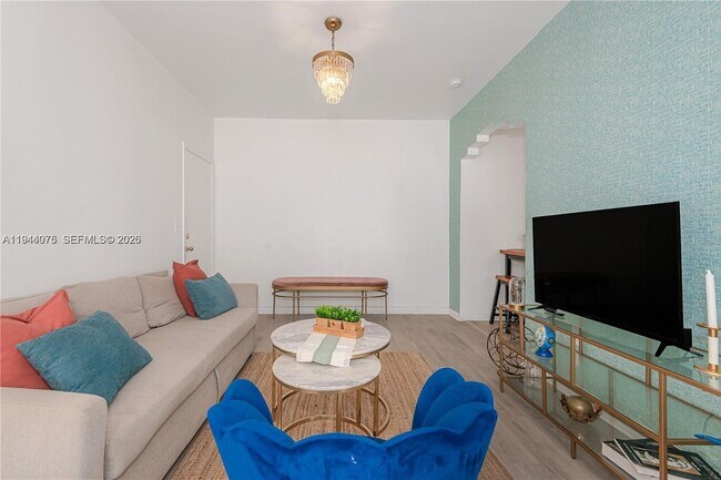 Building Photo - 530 15th St