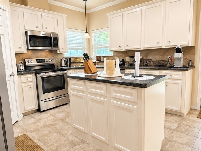 Building Photo - 2301 Norham Dr
