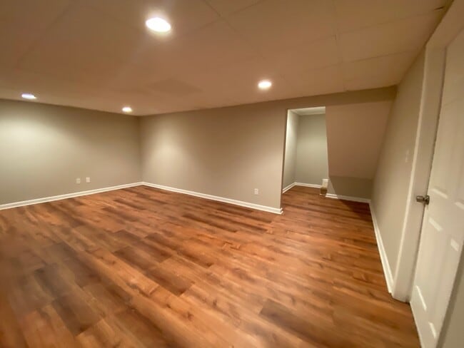 Building Photo - 1062 Dassow Ct