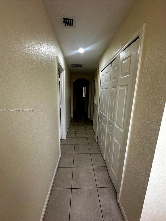 Building Photo - 1440 SE 24th Ct