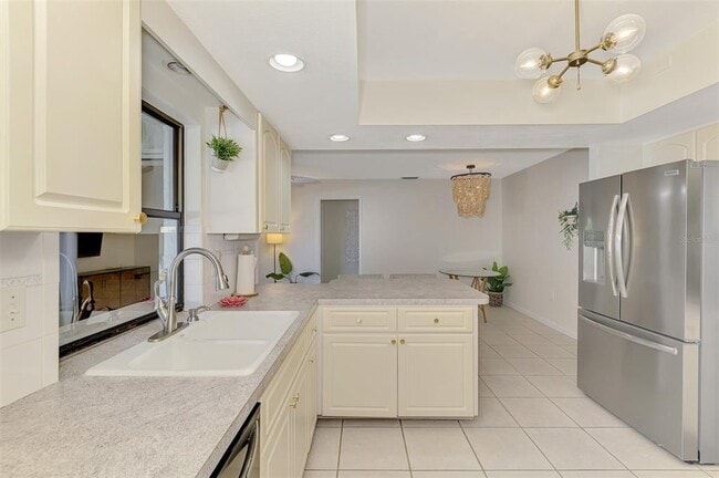 Building Photo - 2221 Pine View Cir