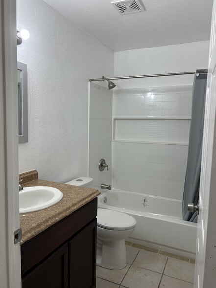 Guest Bathroom - 33688 Whispering Palms Trail