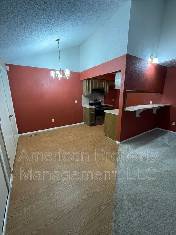 Building Photo - 4407 S Gum Ave