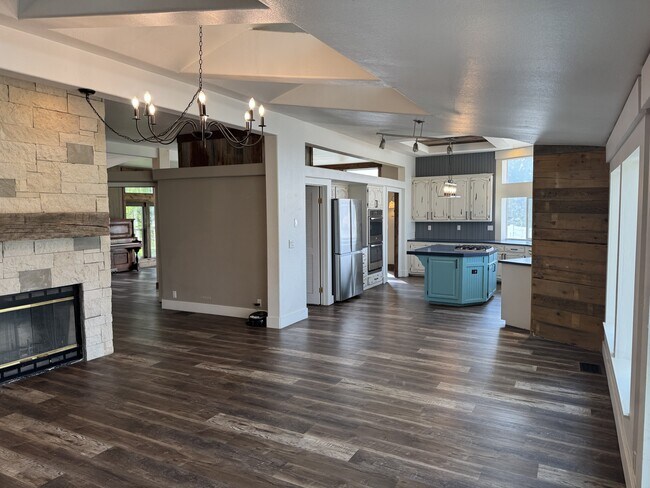 Building Photo - 3171 Horse Thief Dr