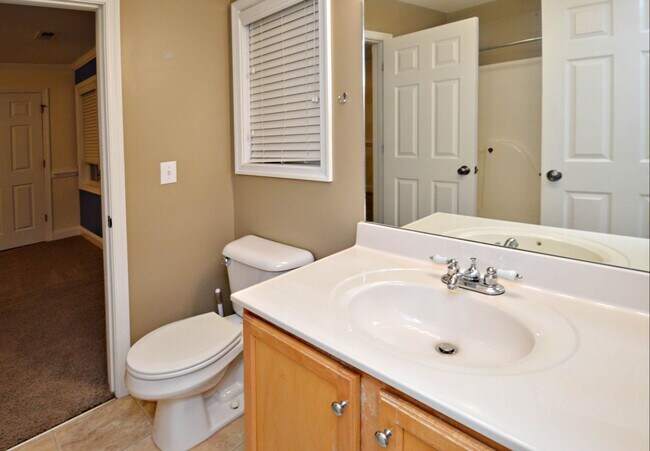 Building Photo - 332 Wyndhurst