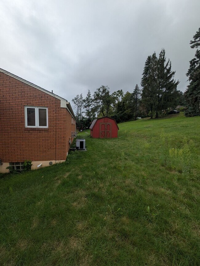 Building Photo - 631 Regis Ave