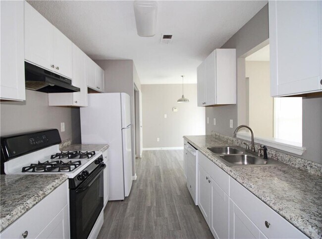 Building Photo - 957 Oak St SW