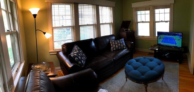 Building Photo - Charming Tudor 3 Blocks From Mayo