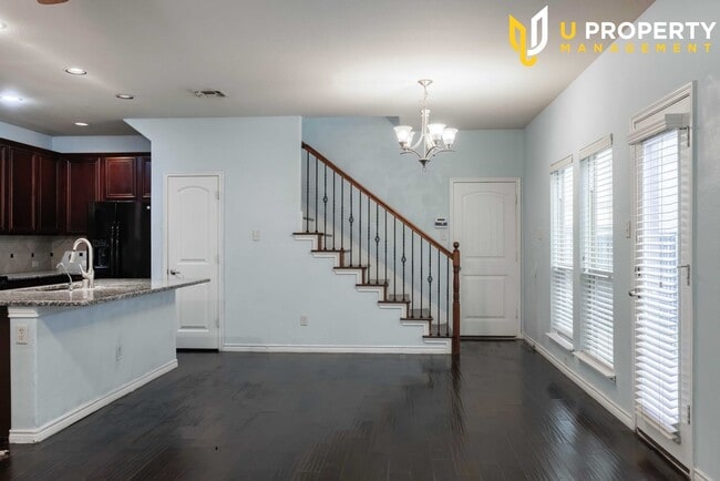 Building Photo - LUXURY TOWNHOME IN CRAIG RANCH COMMUNITY