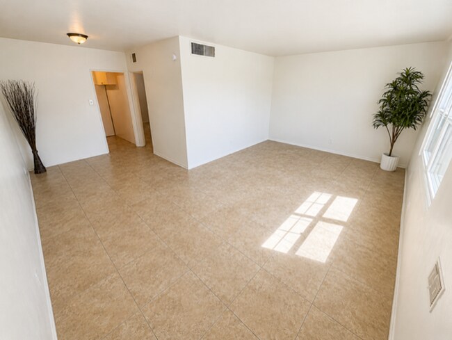 Building Photo - 1505 N 15th Ave