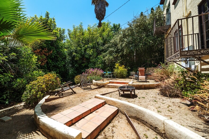 Building Photo - 3268 Descanso Dr